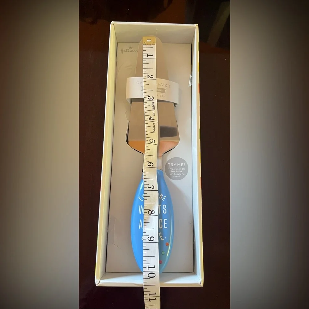 Hallmark Musical Birthday cake server “Everyone Wants a Piece of Me”